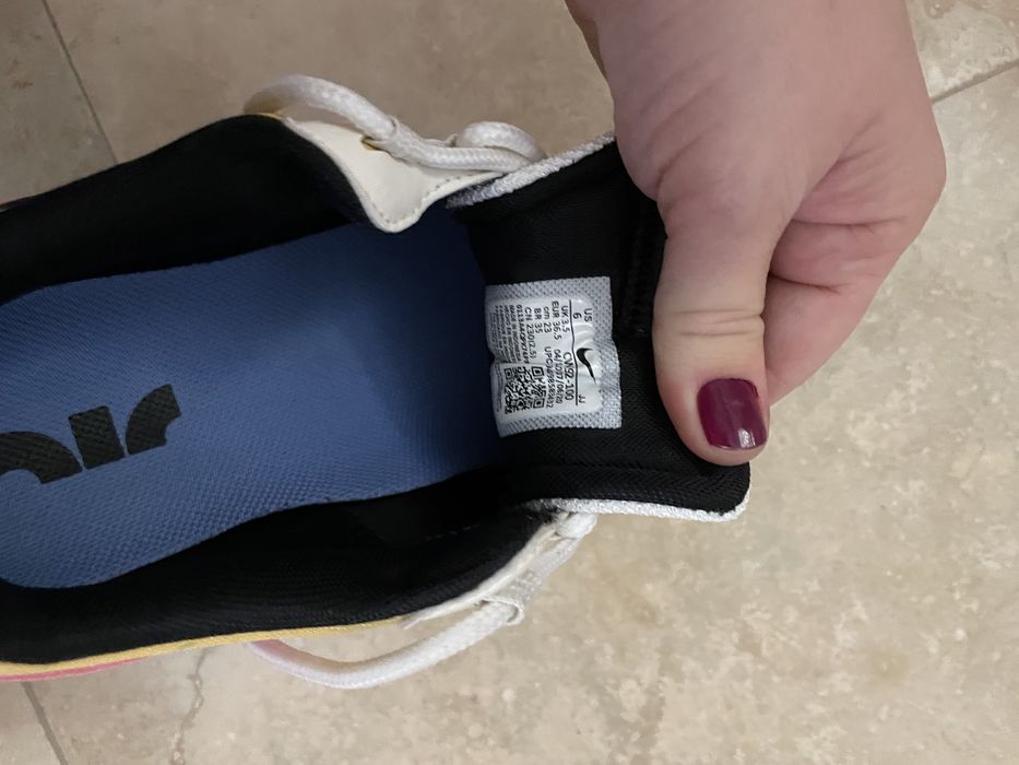 Adidasi Nike marimea 36,5