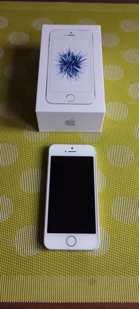 Продавам iPhone SE 16GB Silver Отлично Състояние