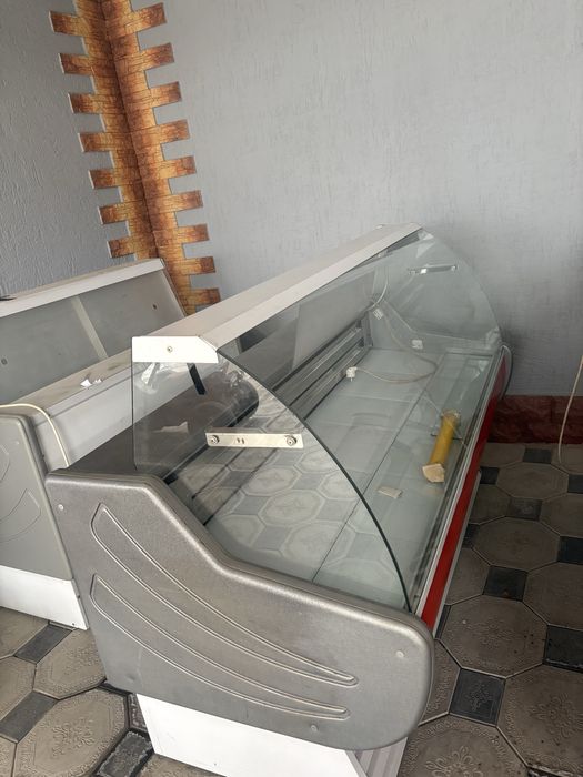 Продам холодильник витринный в отличном рабочем состояний