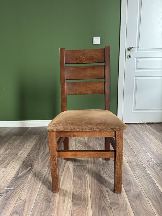 Трапезни столове