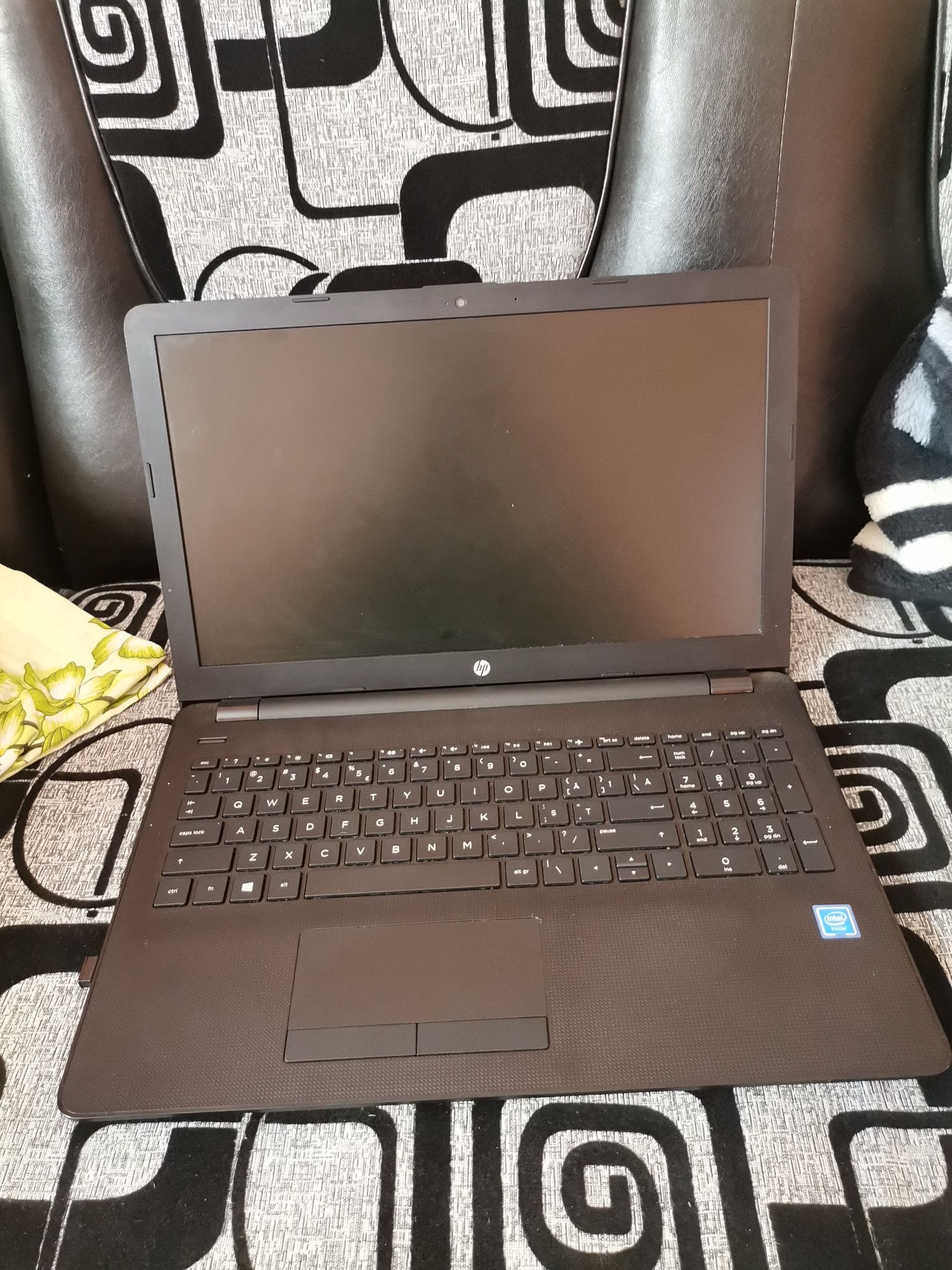 Vând Laptop HP FULL Black