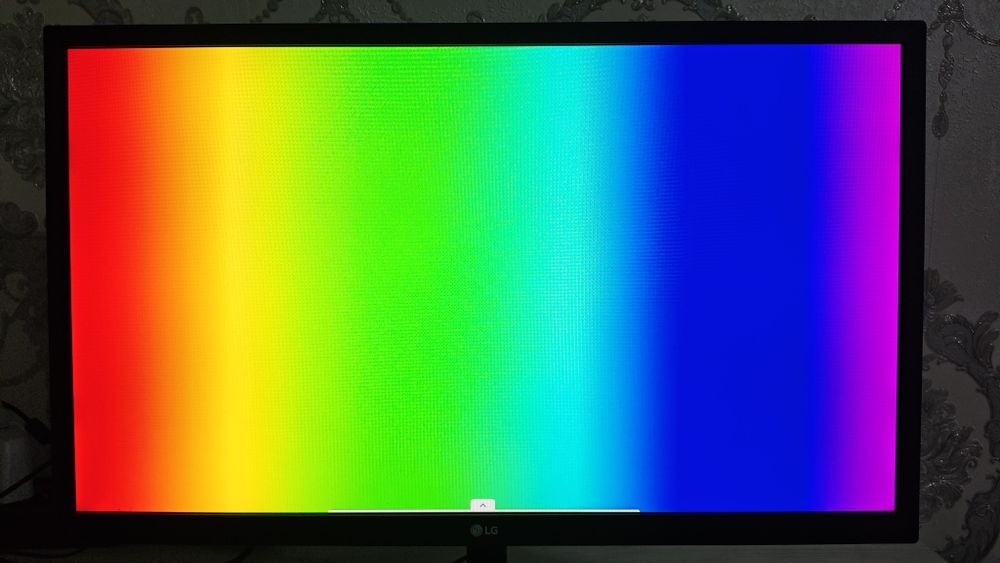 Продаётся офисный монитор LG Monitor 24 sotiladi