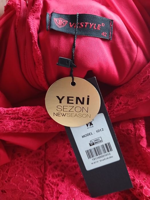 Официална червена рокля нова с етикет