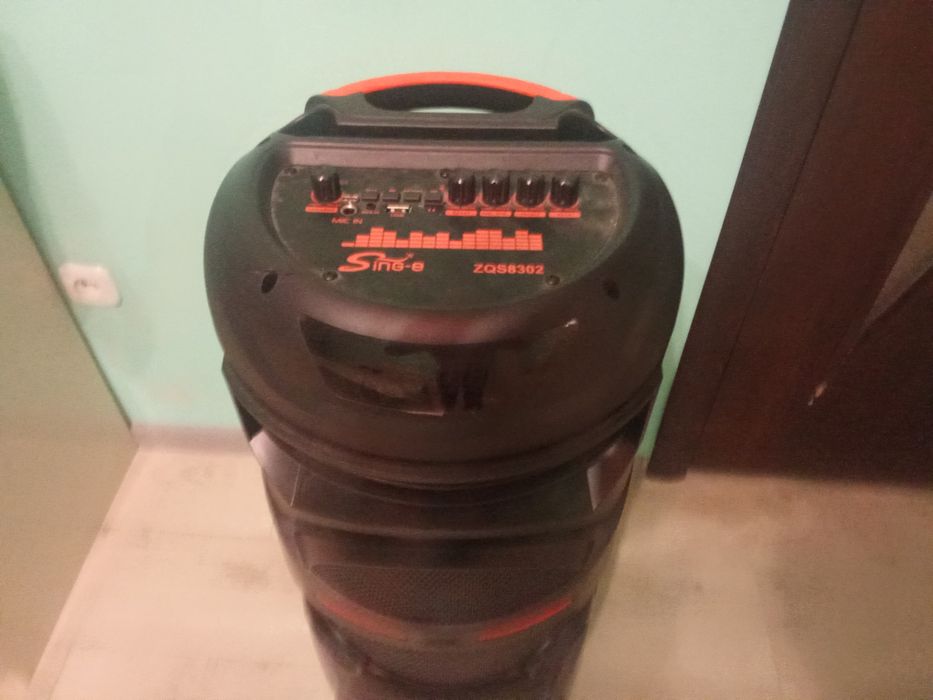 Продам музыкальную колонку бу.