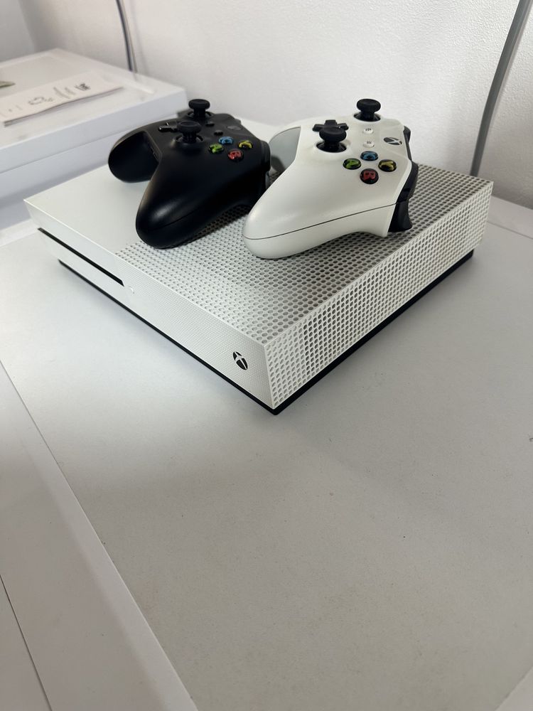 Vand Xbox one s 1tb