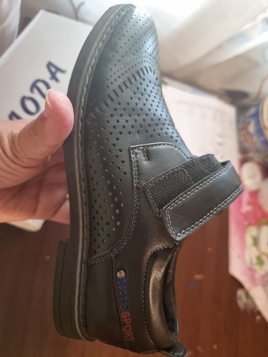 Vand pantofi pentru baietei