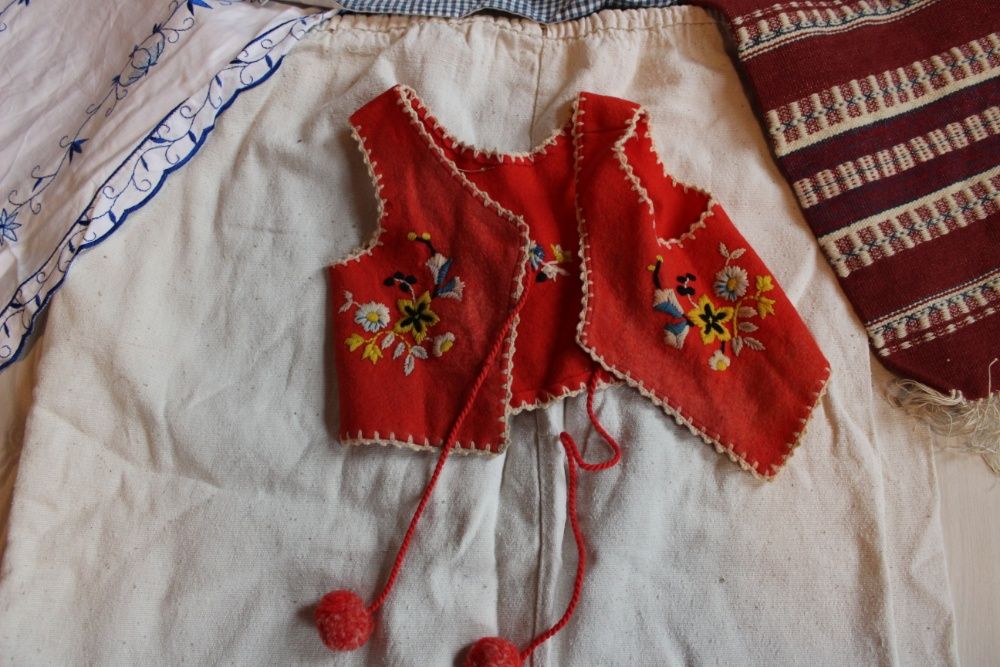 Set haine traditionale Romania, vechime peste 50 ani