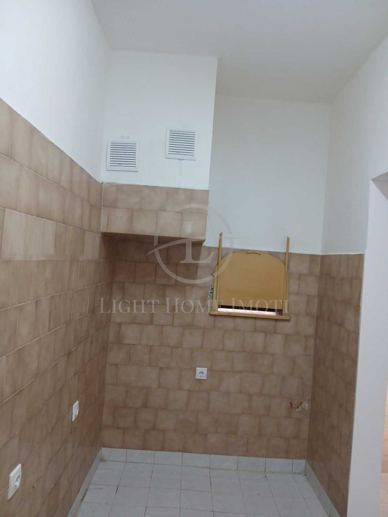 Продава се Магазин в Пловдив, Кючук Париж - 58 кв.м за 1259 €/кв.м - Снимка #4