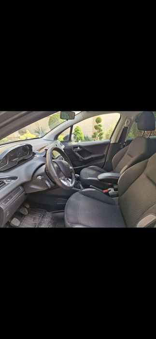 Peugeot 208 • 1.2 PureTech • 2016 • 123.000 km • Euro 6 • Navi