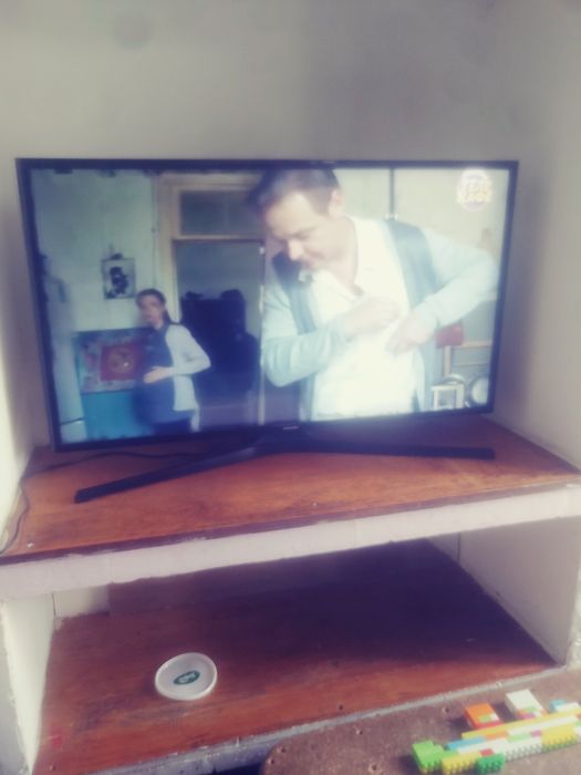 SAMSUNG televizor 43 talik