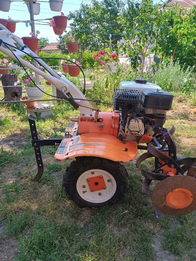 Vând motosapă marca Ruris de