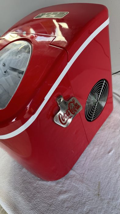 Aparat de facut cuburi de gheta , coca cola