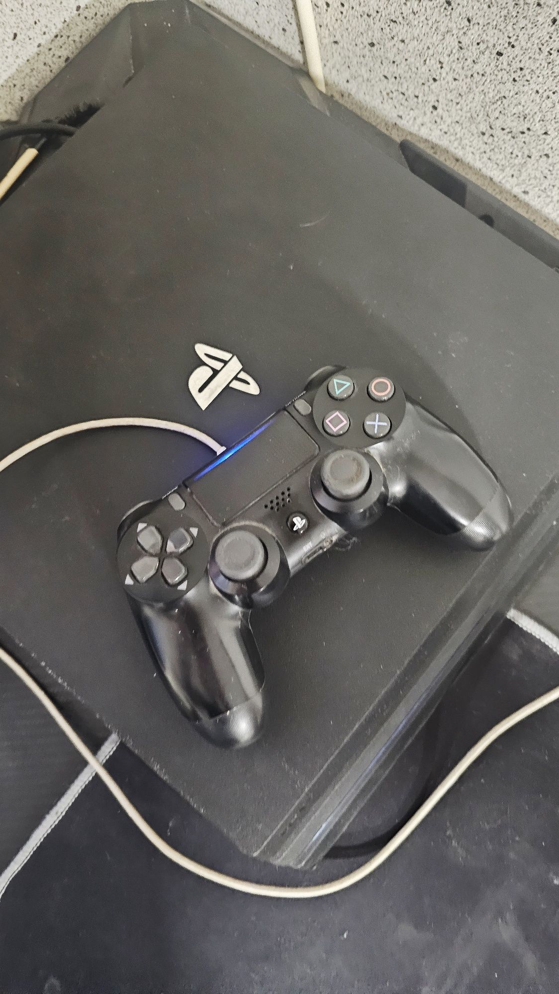 PS4 PRO 1TB + 12 игри на диск