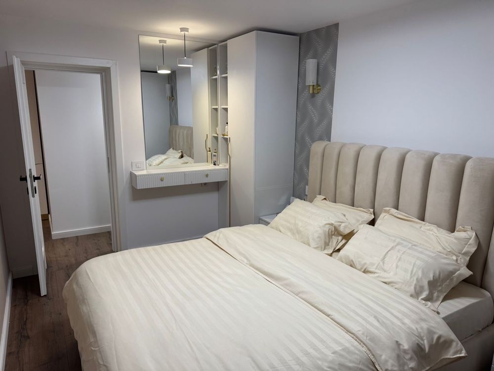 Vand apartament cu 3 camere