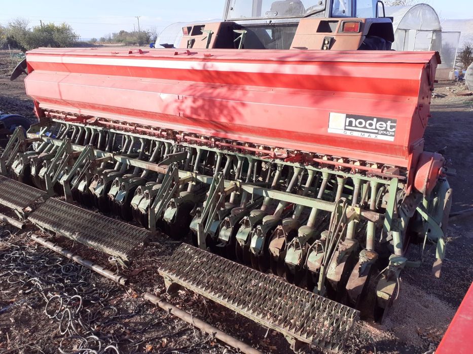 Vând semănătoare pe discuri 4m