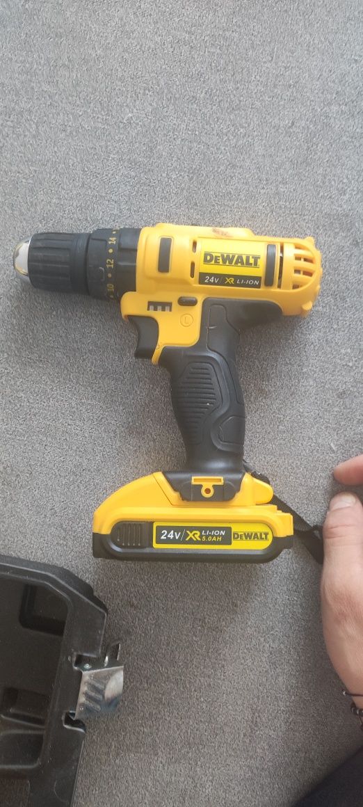 Vând autofiletanta DeWalt