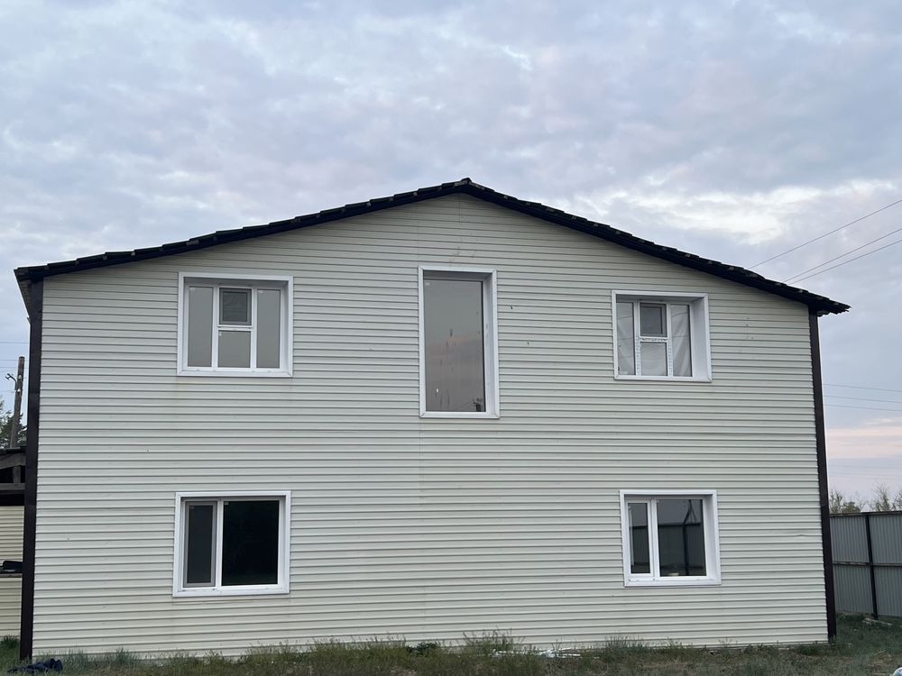 Продам двухэтажный дом в селе Песчаное