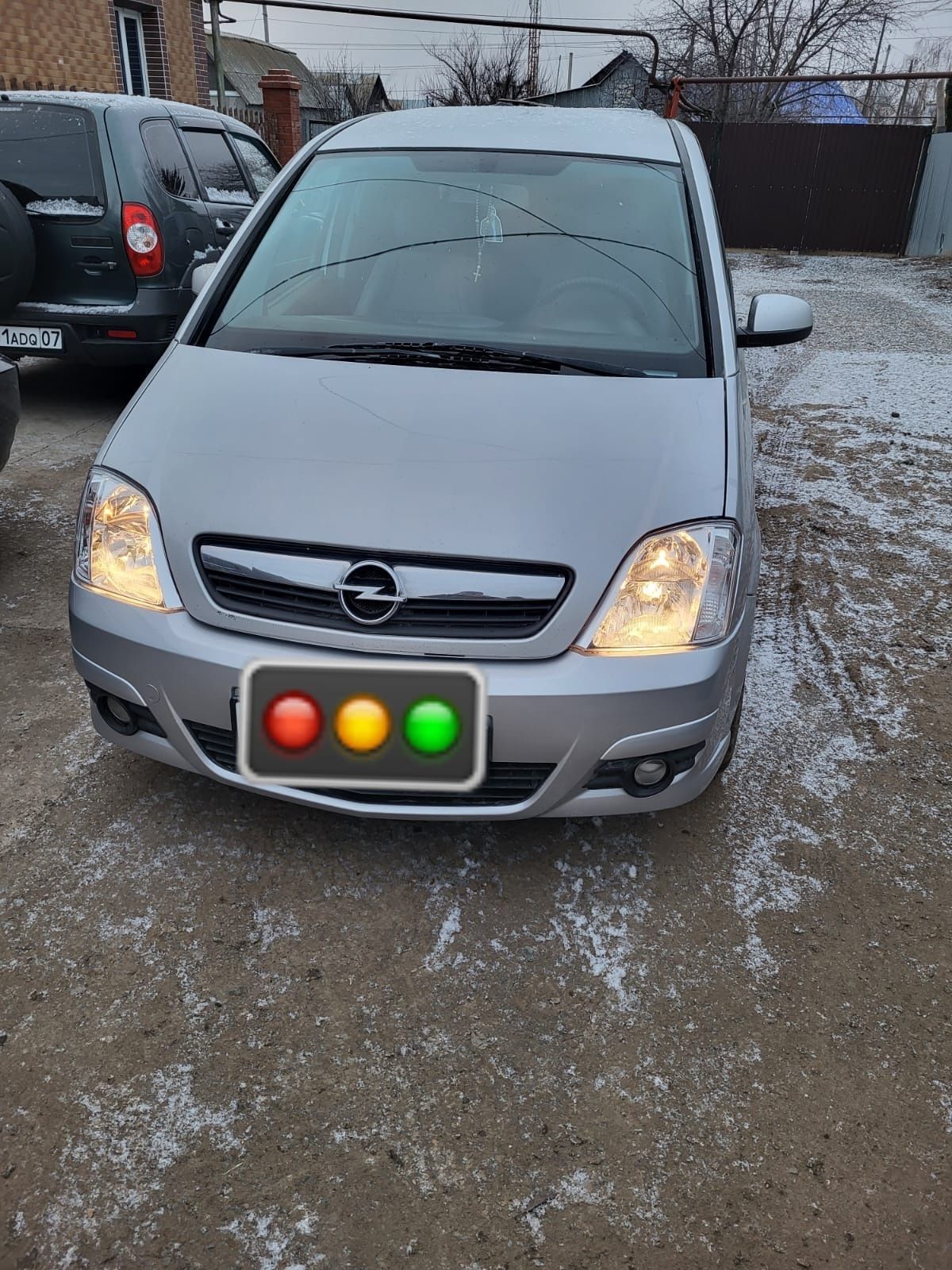 Продам фару правая Opel meriva