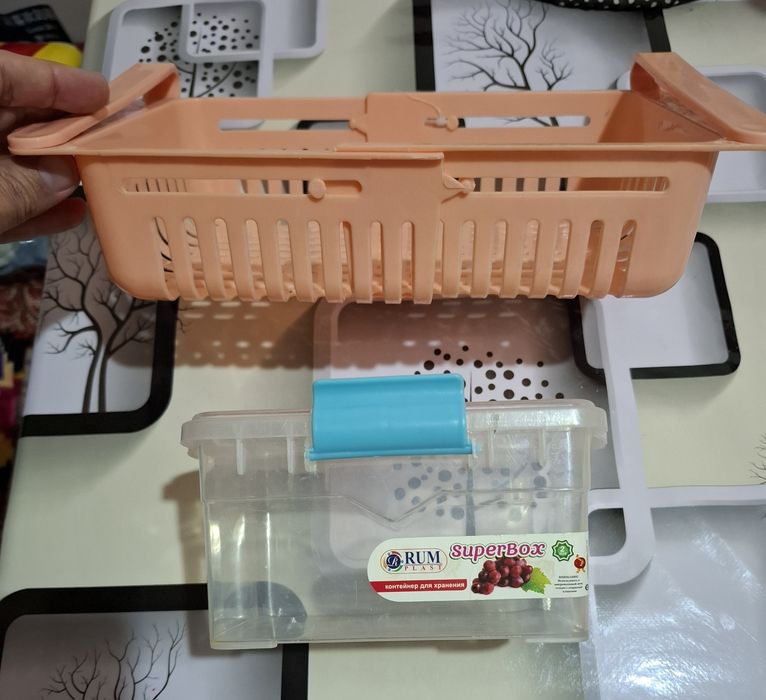 Контейнер и хлебница