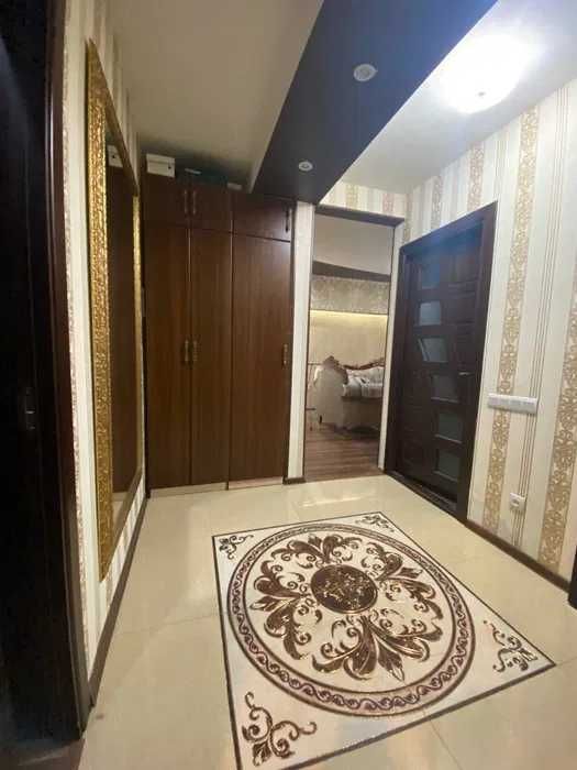 Срочно Продам 4х комн/1/4 В центре Ц-5 Можно под Офис.2*