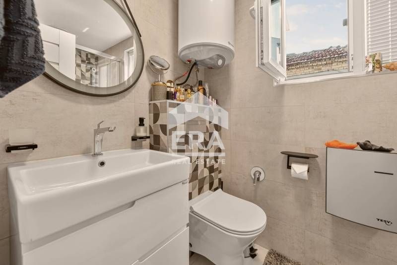 Едноетажна, ексклузивна, ремонтирана и обзаведена къща за продажба, с