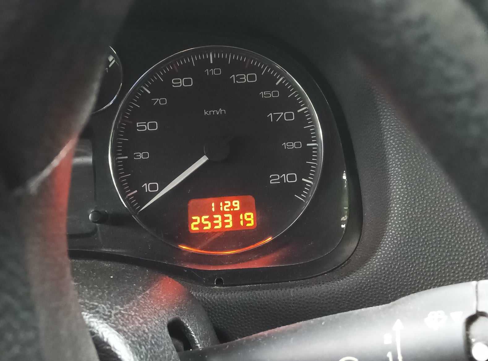 автомобил Пежо 307