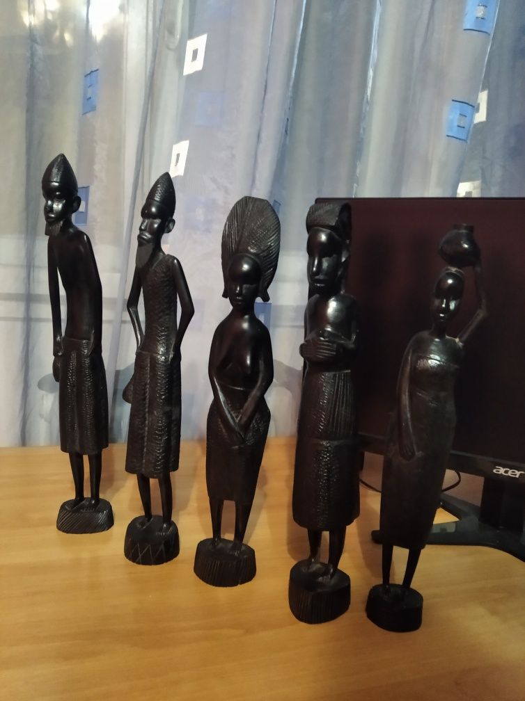 Vând statuete abanos portelanuri bibelouri sfesnice