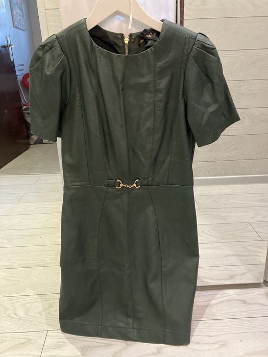 Тъмнозелена кожена рокля