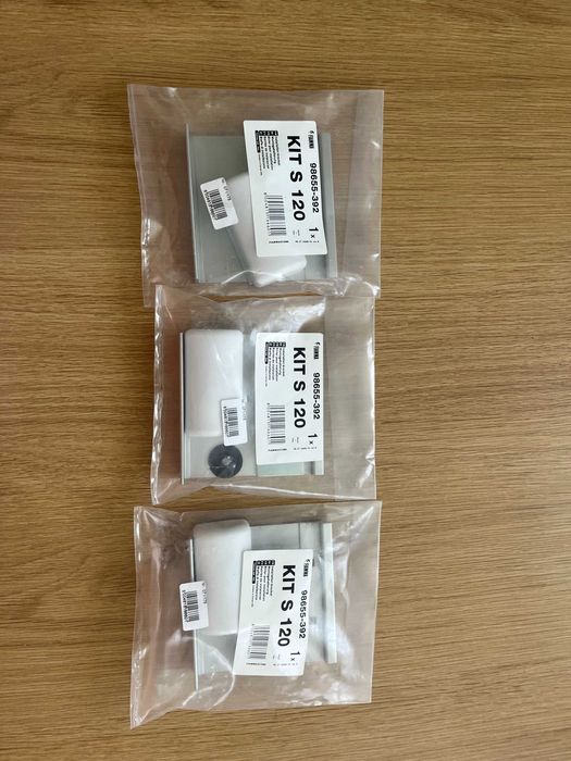 Adaptor universal FIAMMA Kit S 120 pentru marchize F45