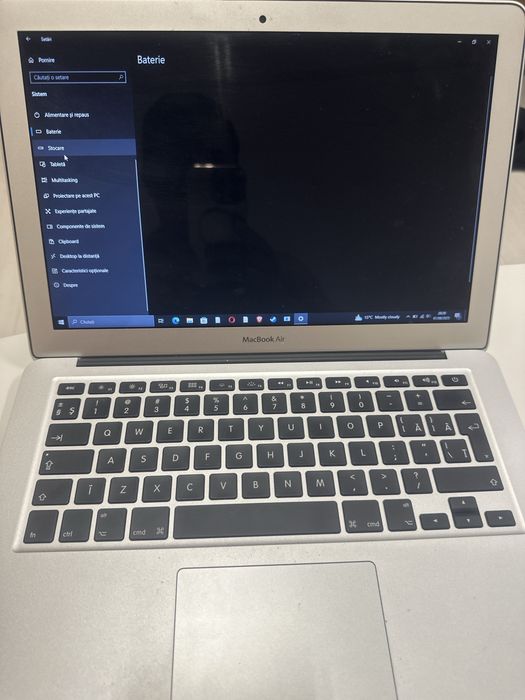 MacBook Air 13” – i5, 8GB RAM, SSD