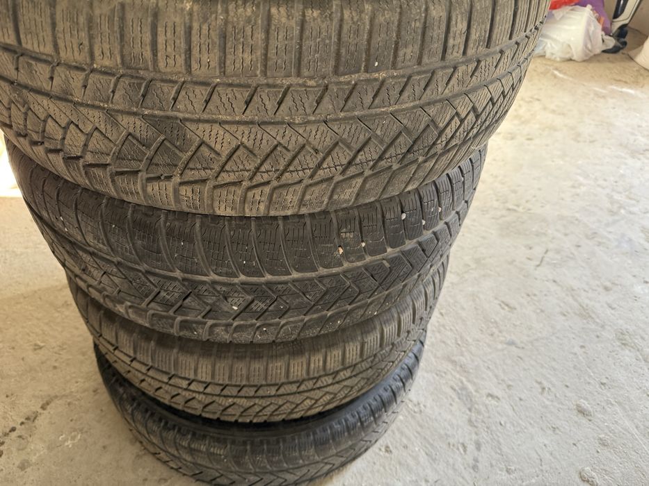 Автошины баллоны 4шт 235х65х17 зимние в отл состоянии
