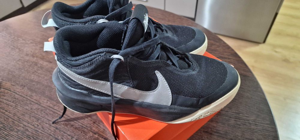 Nike HUSTLE D 10 marimea  37.5