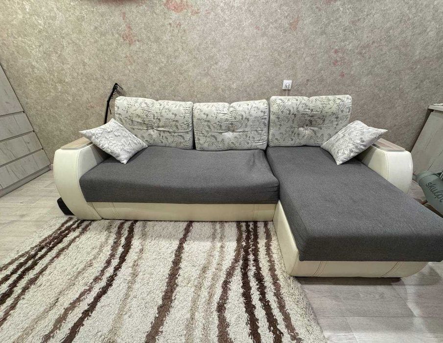 Продам диван раскладной с оттоманкой, пружинный механизм. ТОРГ
