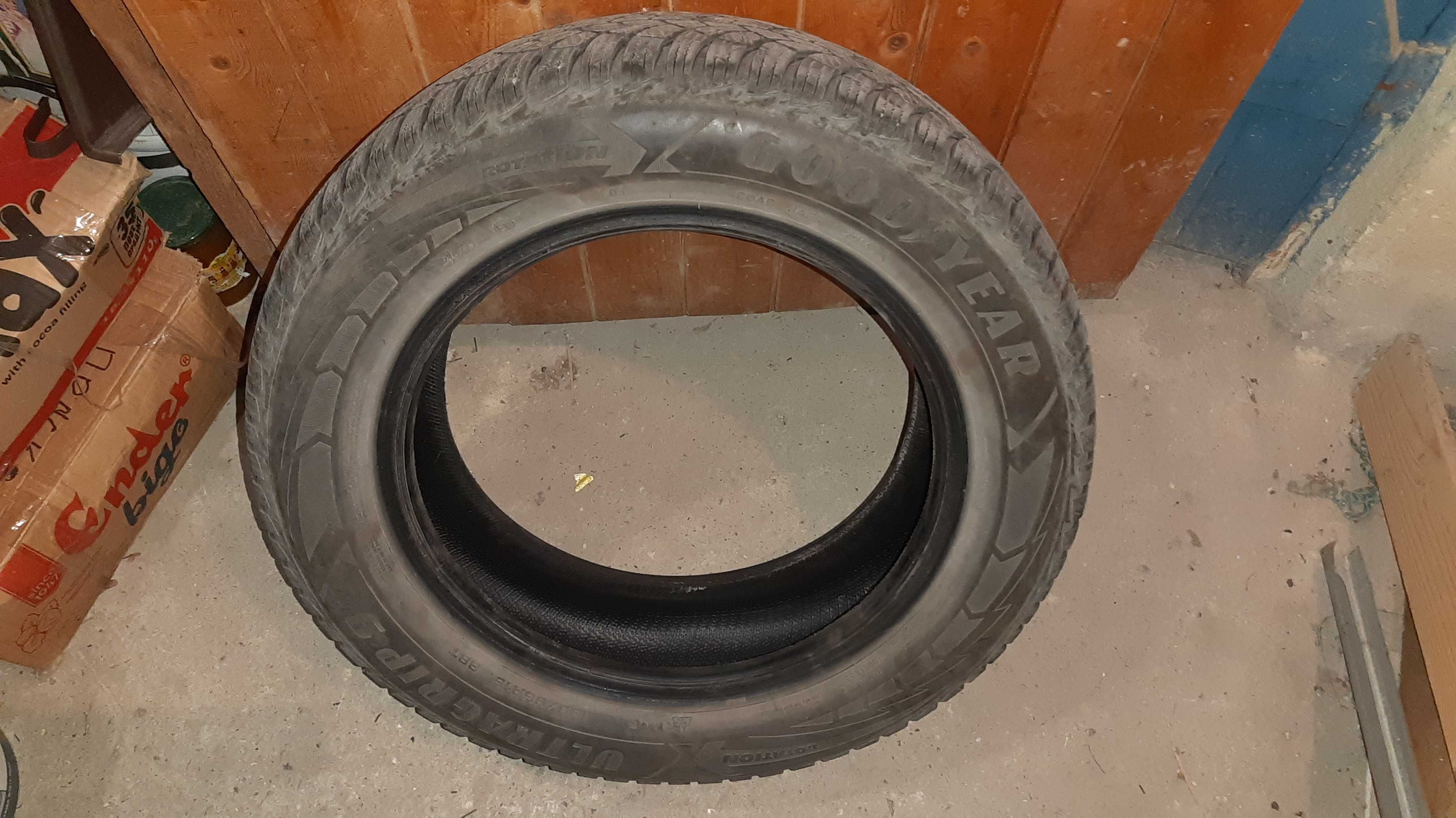 Продавам 2 броя зимни гуми 185/65R15 марка GOODYEAR