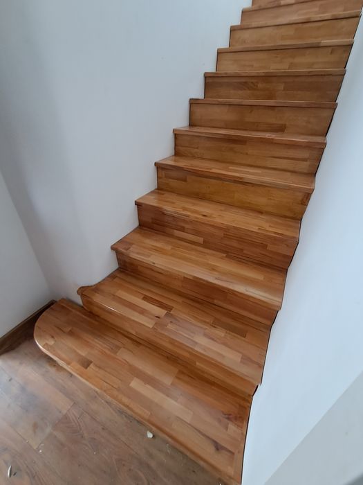 Placam scari cu lemn masiv