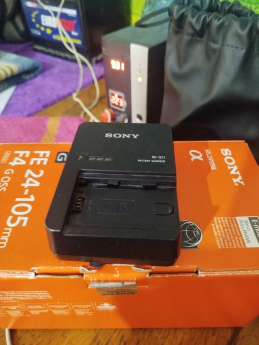 Sony Fz100 оригинал 2 та батарейкалар+ оригинал зарядник сотилади
