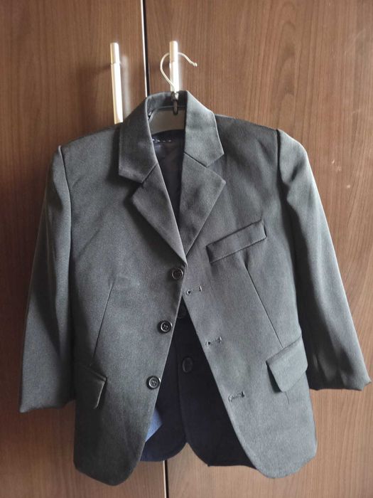 Costum, (sacou, vestă, pantaloni) baieți 4-6 ani.