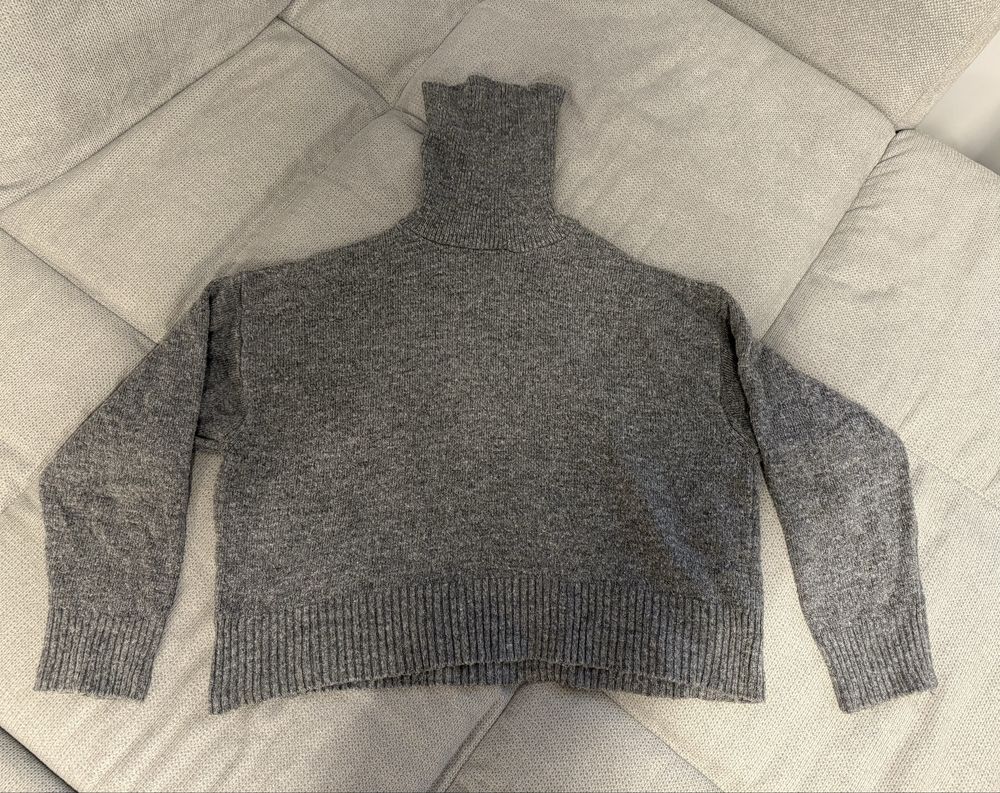 Сив пуловер на Zara