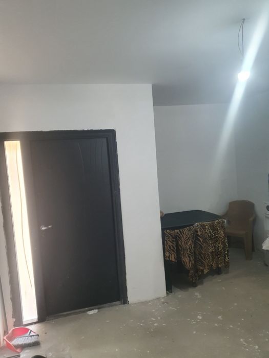 Vand casa in teghes la padure