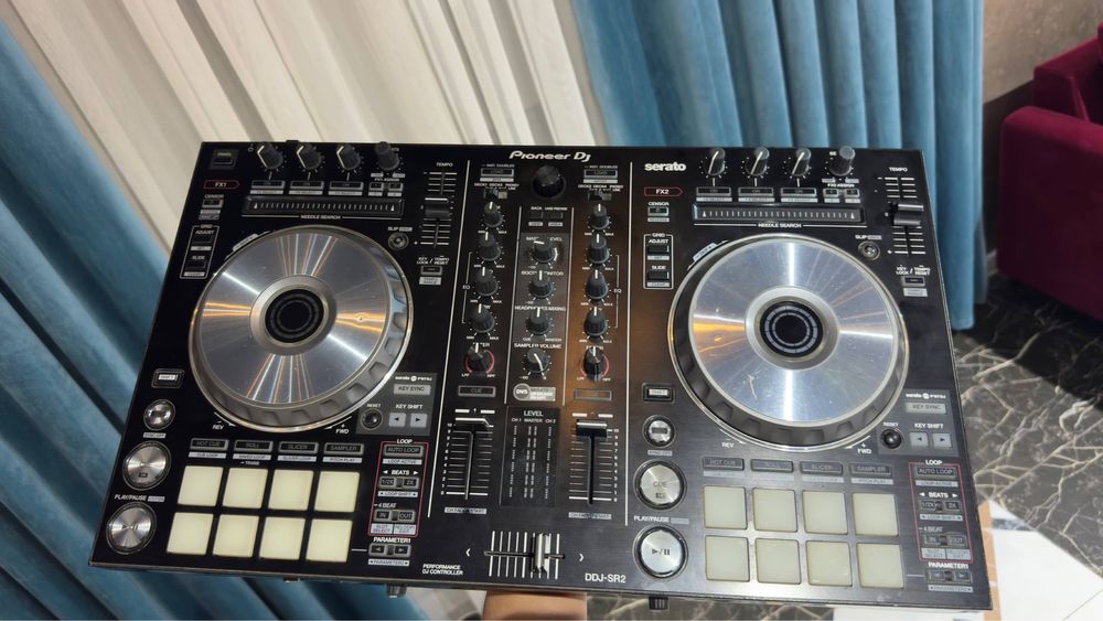 Serato Pioner dj DDJ-SR2