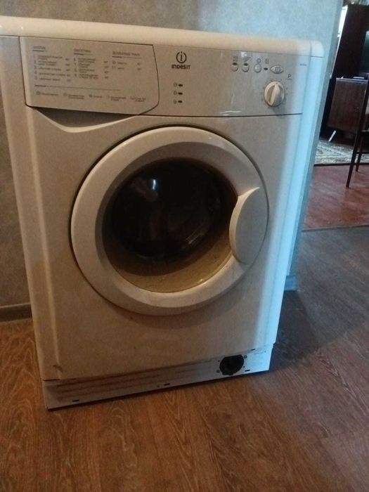 Продам стиральную машину-автомат Indesit