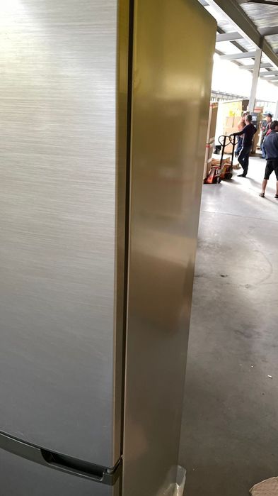 Продается холодильник в отличном состоянии не пользовались.