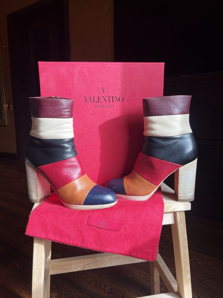 Valentino боти на висок ток