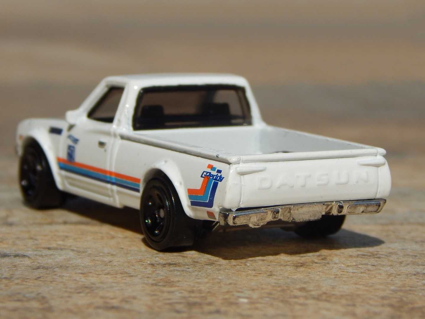 Macheta camioneta pickup Datsun 620 GReddy Hot Wheels scara 1:64