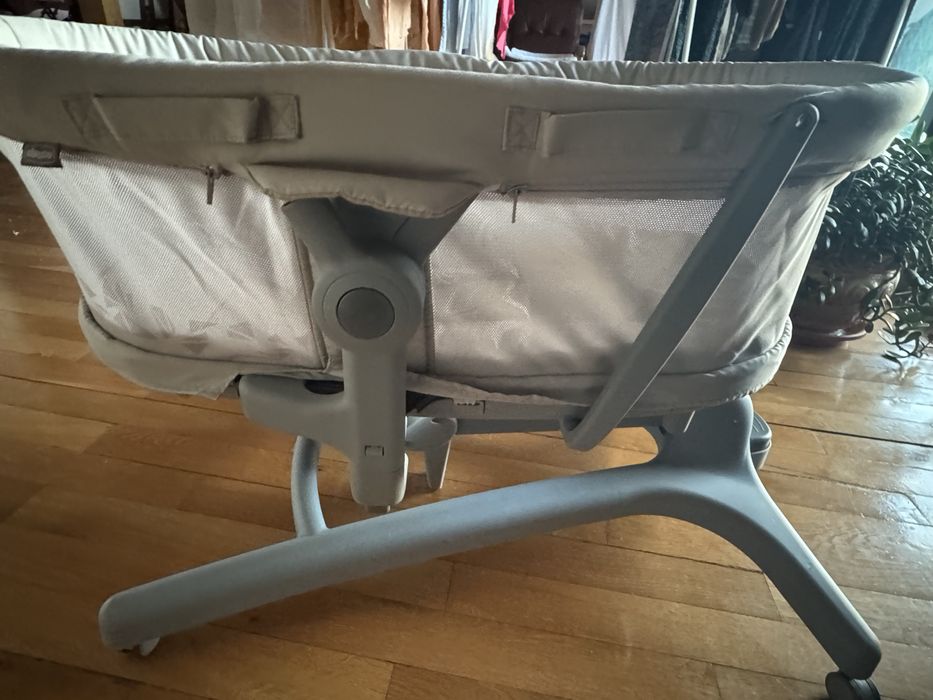 Vand patut chicco & leagan si scaun de masa