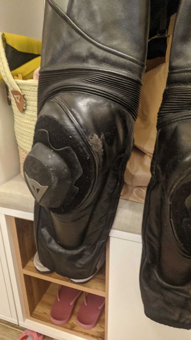 Дамска Dainese екипировка, размер 42, Подарък HJC RPHA 11, matt black
