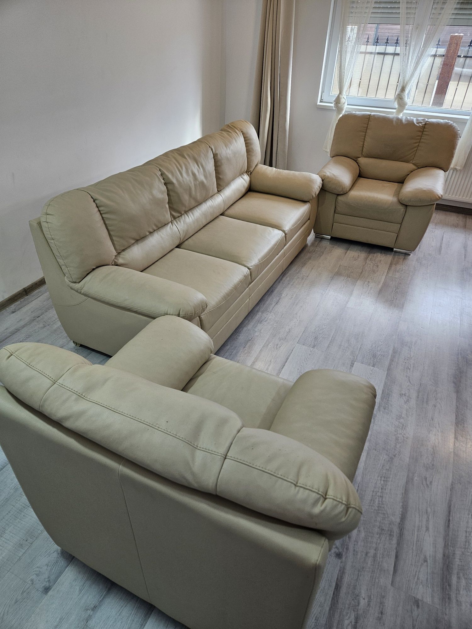 Canapea extensibila 3 locuri