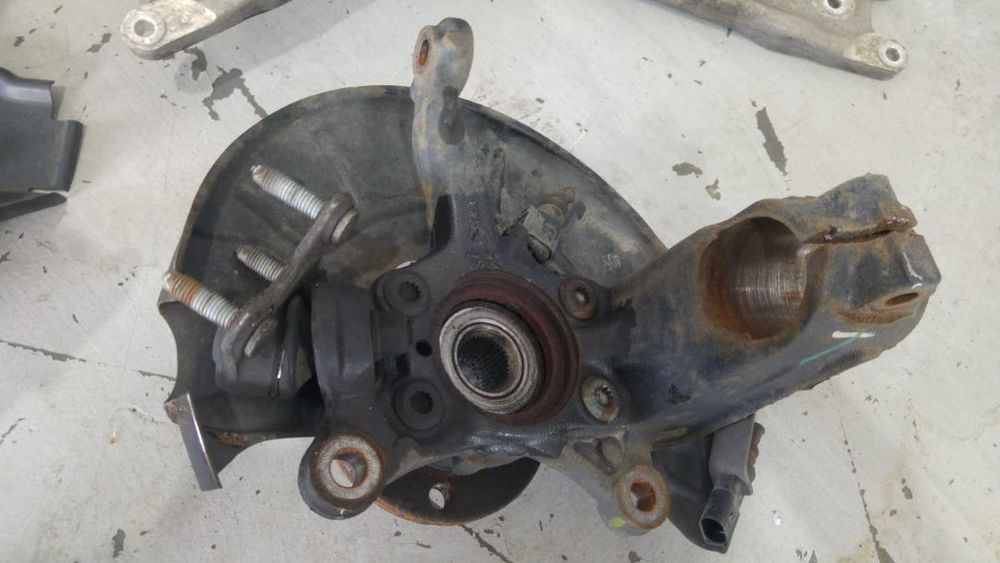 Fuzeta stanga fata audi q3 8u 2.0 tdi