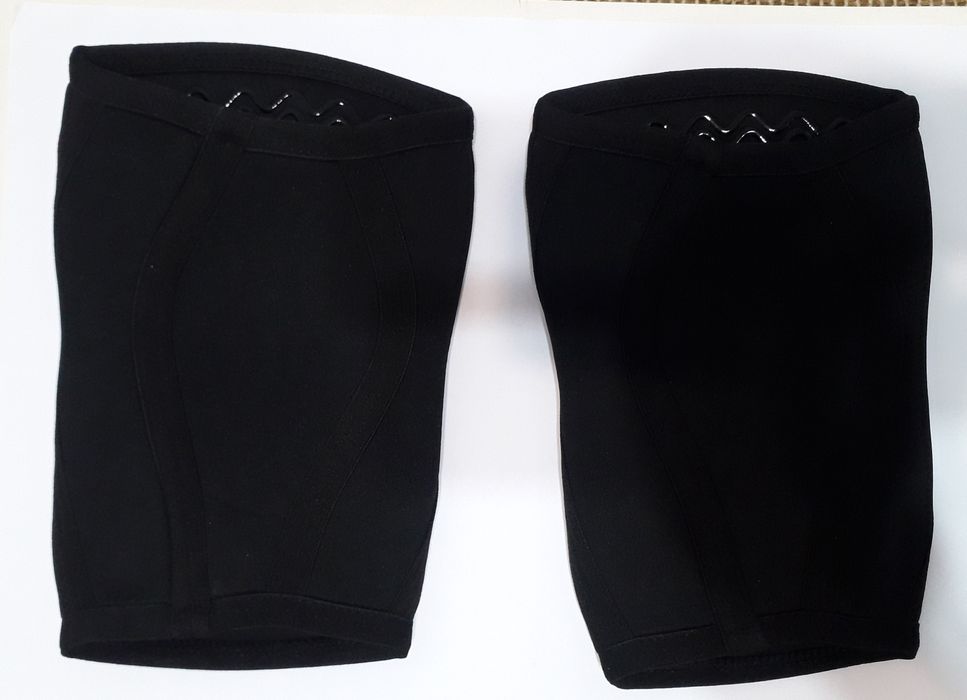 Продавам нови неопренови наколенки Conquer - GymBeam