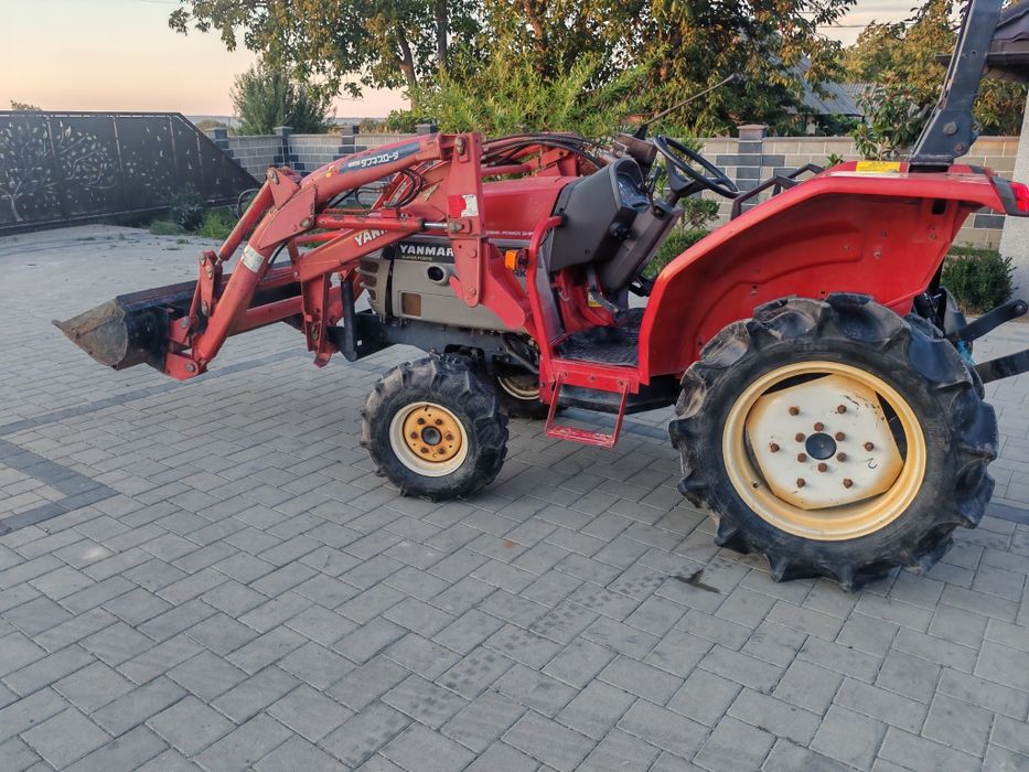 Tractoras yanmar 22 cp cu incarcator  tractoras mitubisi 32 cp